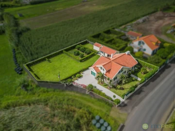 Moradia T4 para Venda em Horta (Angustias)