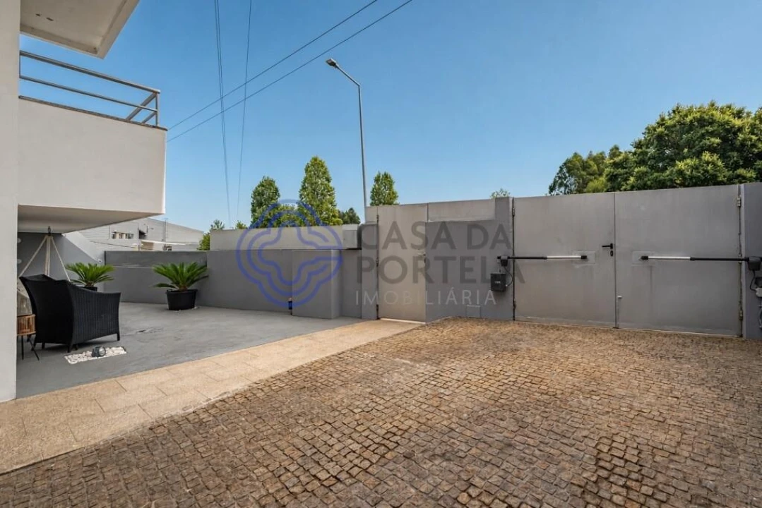 Moradia T3 para Venda em Vilar de Andorinho Foto 4