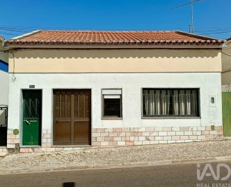 Moradia T2 para Venda em São Bento do Cortiço e Santo Estêvão