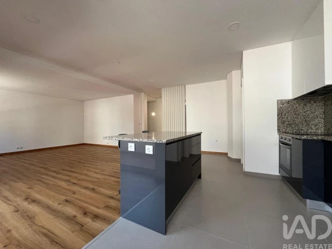 Apartamento T3 para Arrendamento em Darque Foto 17