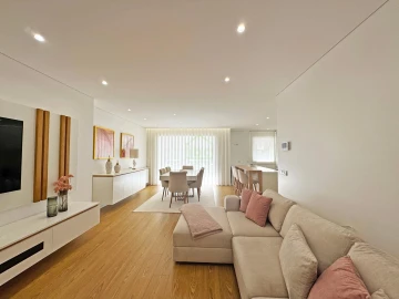 Apartamento T3 para Venda em Póvoa de Varzim, Beiriz e Argivai