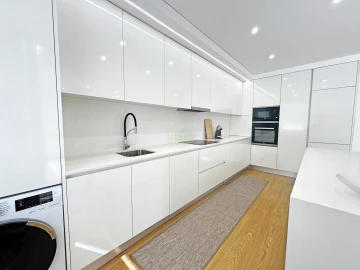 Apartamento T3 para Venda em Póvoa de Varzim, Beiriz e Argivai