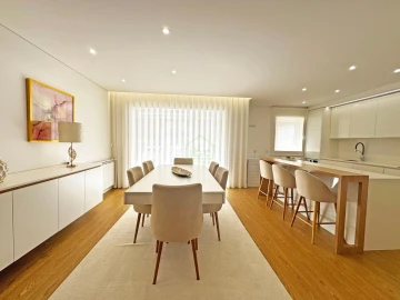 Apartamento T3 para Venda em Póvoa de Varzim, Beiriz e Argivai