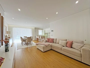 Apartamento T3 para Venda em Póvoa de Varzim, Beiriz e Argivai