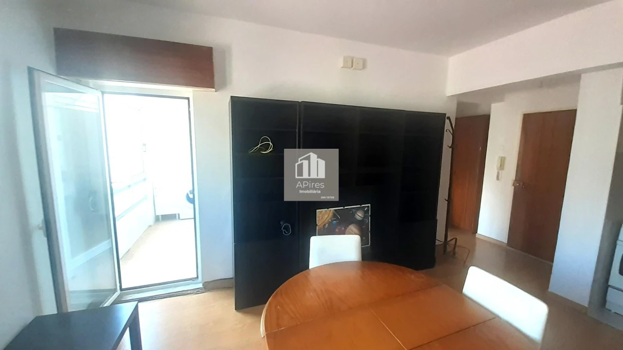 Apartamento T1 para Venda em Alfragide Foto 1