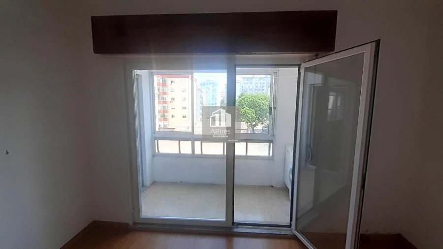 Apartamento T1 para Venda em Alfragide Foto 11