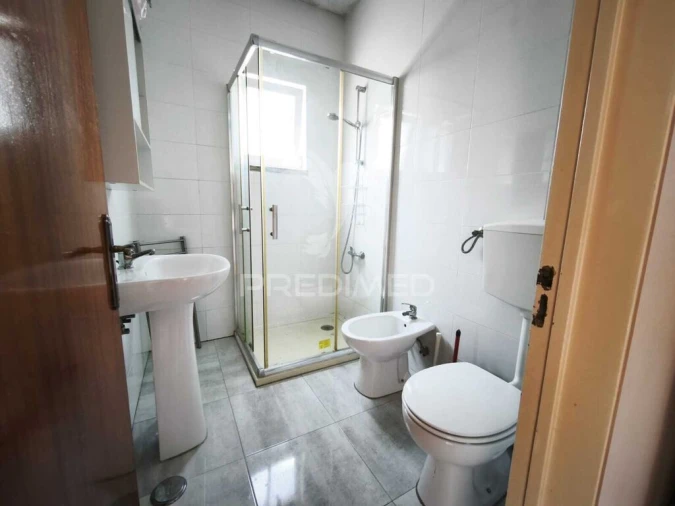 Apartamento T1 para Venda em Alfragide Foto 11