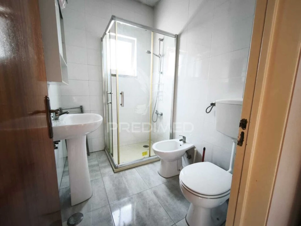 Apartamento T1 para Venda em Alfragide Foto 11