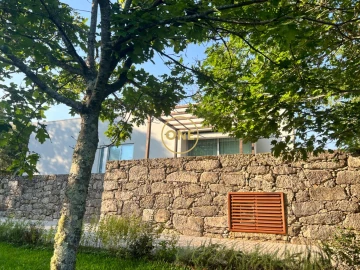 Moradia T3 para Venda em Chorense e Monte