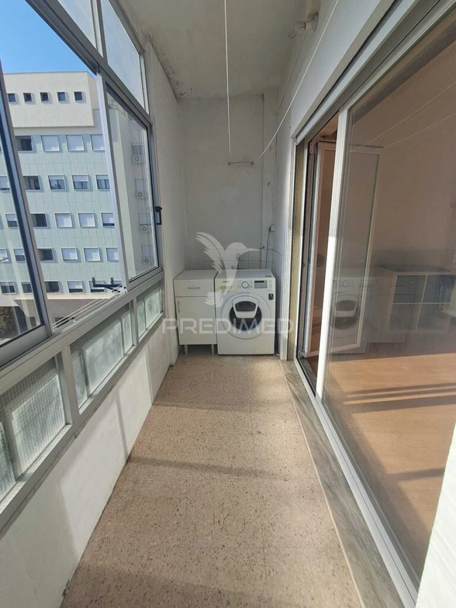 Apartamento T1 para Venda em Alfragide Foto 8