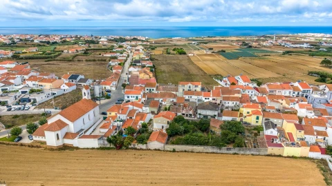 Moradia T4 para Venda em Atouguia da Baleia