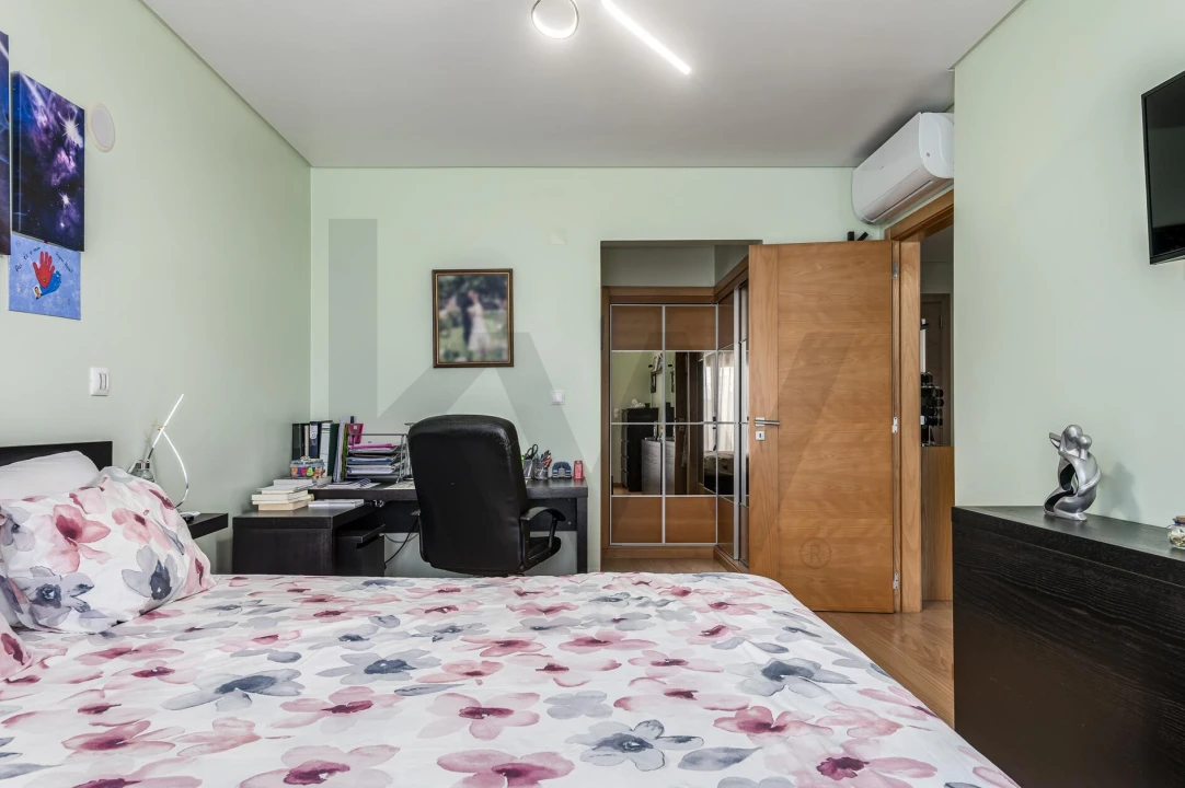 Apartamento T3 para Venda em Póvoa de Santa Iria e Forte da Casa Foto 14