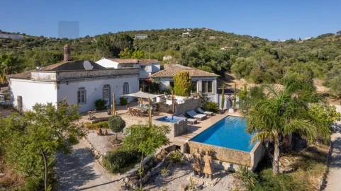 Quinta T4 para Venda em Santa Barbara de Nexe