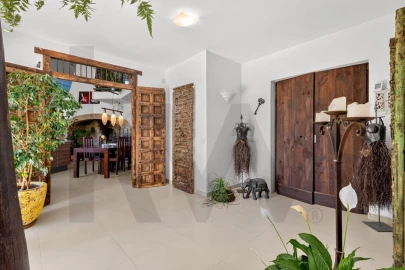 Quinta T4 para Venda em Santa Barbara de Nexe