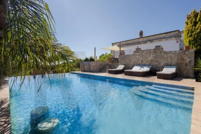 Quinta T4 para Venda em Santa Barbara de Nexe