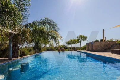 Quinta T4 para Venda em Santa Barbara de Nexe