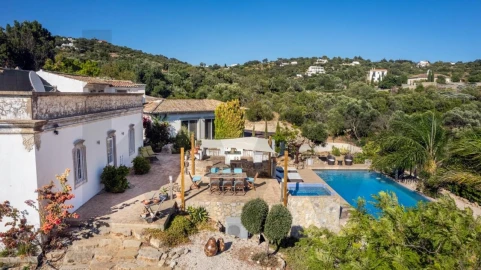 Quinta T4 para Venda em Santa Barbara de Nexe