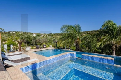 Quinta T4 para Venda em Santa Barbara de Nexe