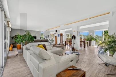 Quinta T4 para Venda em Santa Barbara de Nexe