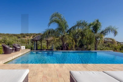 Quinta T4 para Venda em Santa Barbara de Nexe