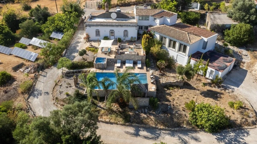 Quinta T4 para Venda em Santa Barbara de Nexe