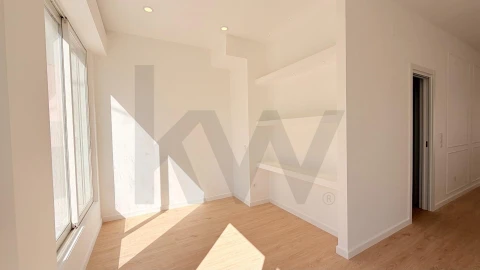 Apartamento T1 para Venda em Carcavelos e Parede