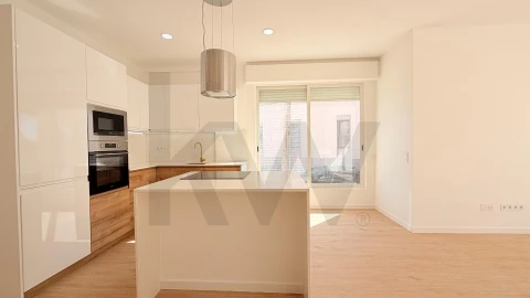 Apartamento T1 para Venda em Carcavelos e Parede