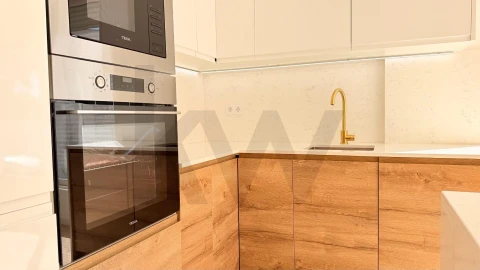 Apartamento T1 para Venda em Carcavelos e Parede