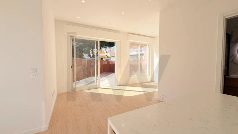 Apartamento T1 para Venda em Carcavelos e Parede