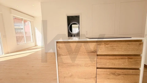 Apartamento T1 para Venda em Carcavelos e Parede