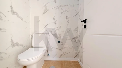 Apartamento T1 para Venda em Carcavelos e Parede
