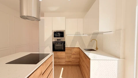 Apartamento T1 para Venda em Carcavelos e Parede