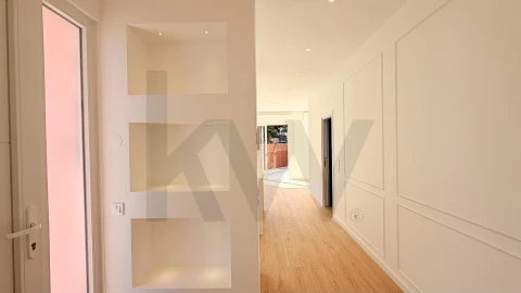 Apartamento T1 para Venda em Carcavelos e Parede