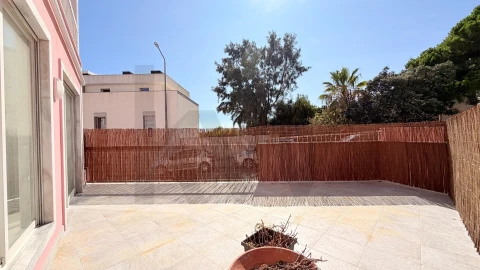 Apartamento T1 para Venda em Carcavelos e Parede