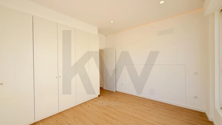 Apartamento T1 para Venda em Carcavelos e Parede Foto 33