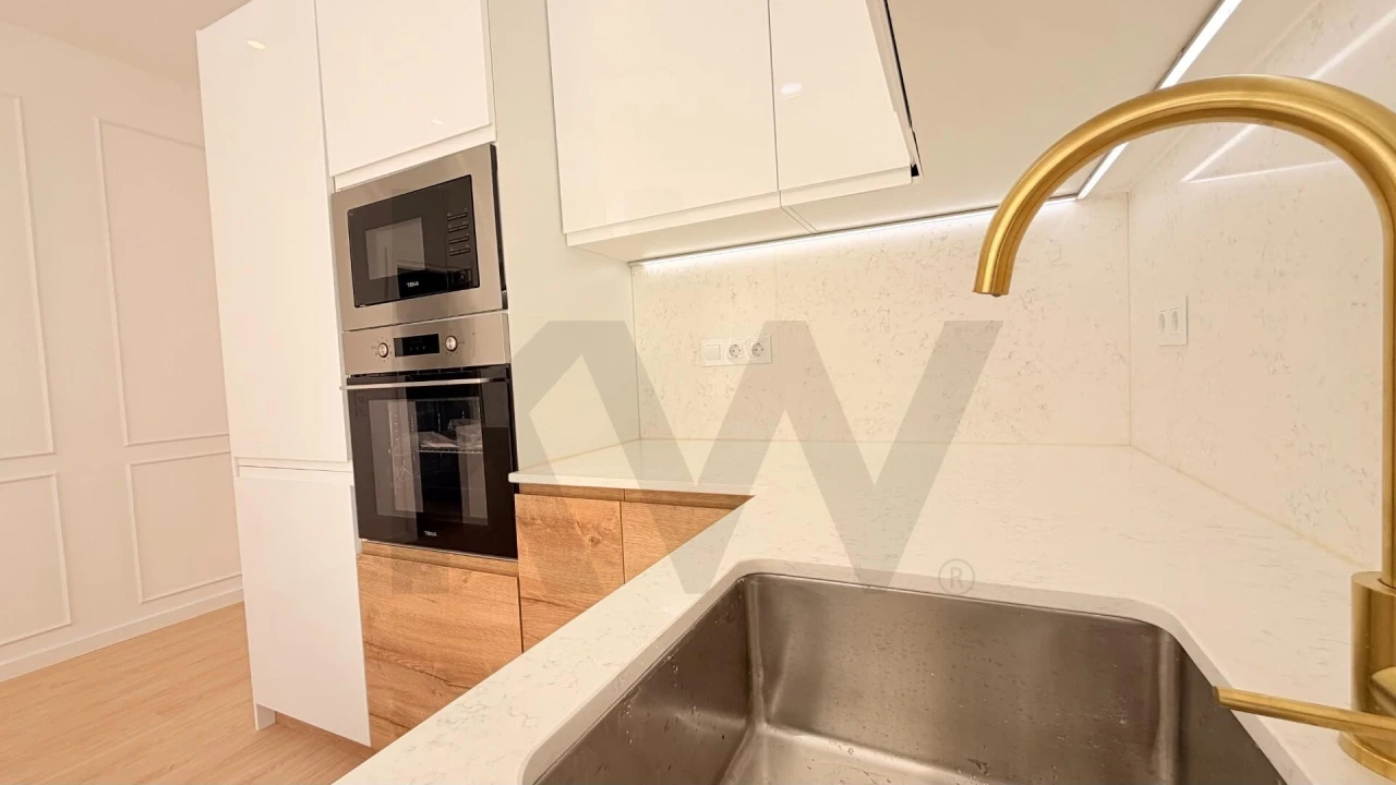Apartamento T1 para Venda em Carcavelos e Parede Foto 10