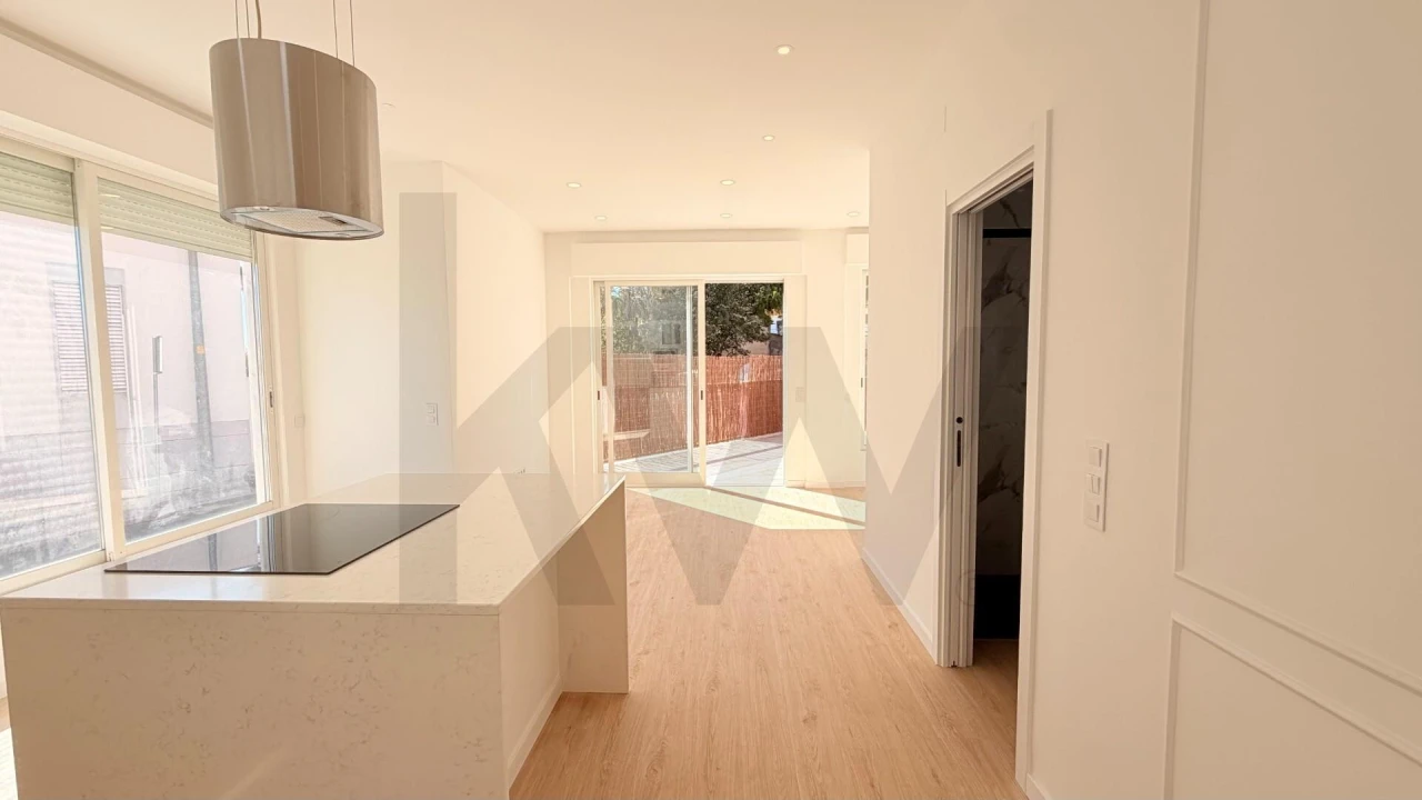 Apartamento T1 para Venda em Carcavelos e Parede Foto 4