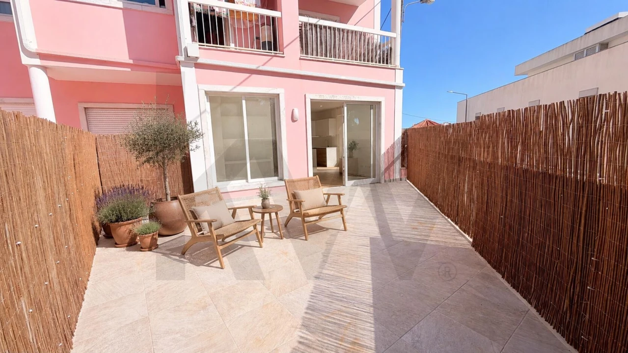 Apartamento T1 para Venda em Carcavelos e Parede Foto 21
