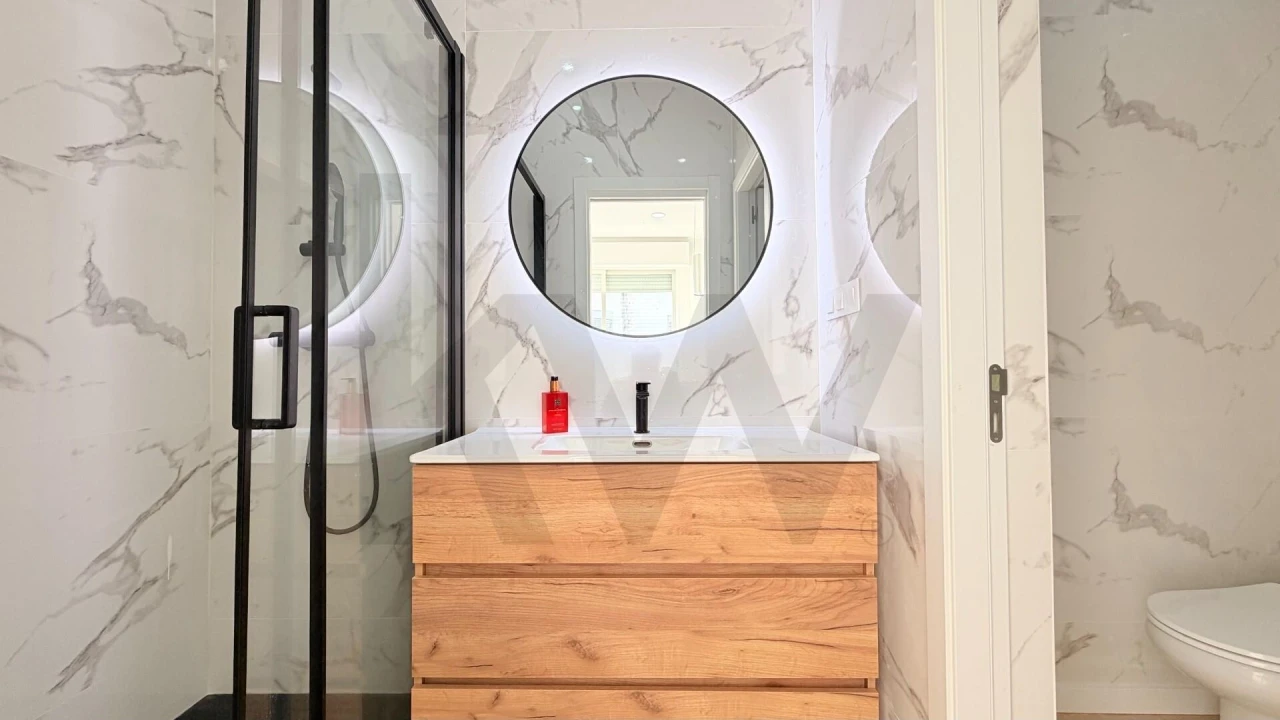 Apartamento T1 para Venda em Carcavelos e Parede Foto 26