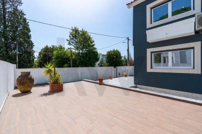 Moradia T6 para Venda em Corroios