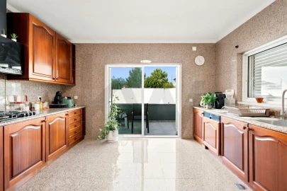 Moradia T6 para Venda em Corroios