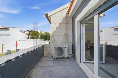 Moradia T6 para Venda em Corroios