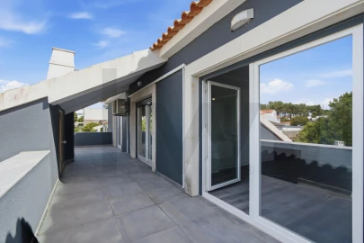 Moradia T6 para Venda em Corroios
