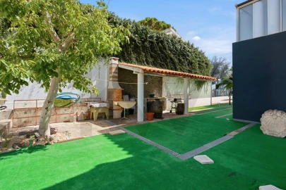 Moradia T6 para Venda em Corroios