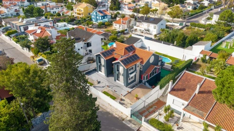 Moradia T6 para Venda em Corroios