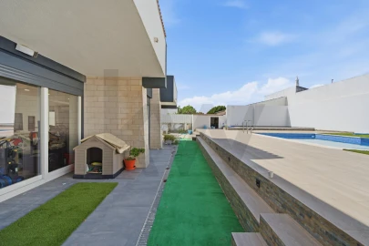 Moradia T6 para Venda em Corroios