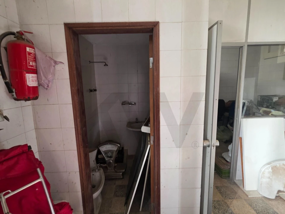 Armazém para Venda em Pontinha e Famões Foto 9