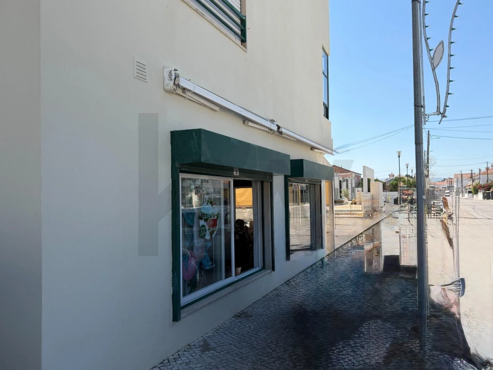 Loja para Venda em Quinta do Conde Foto 1
