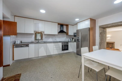 Moradia T5 para Venda em Dem