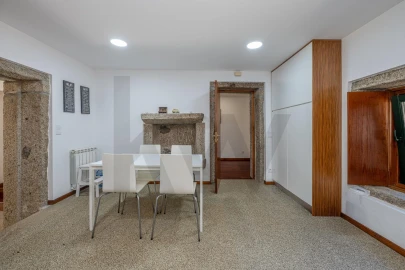 Moradia T5 para Venda em Dem